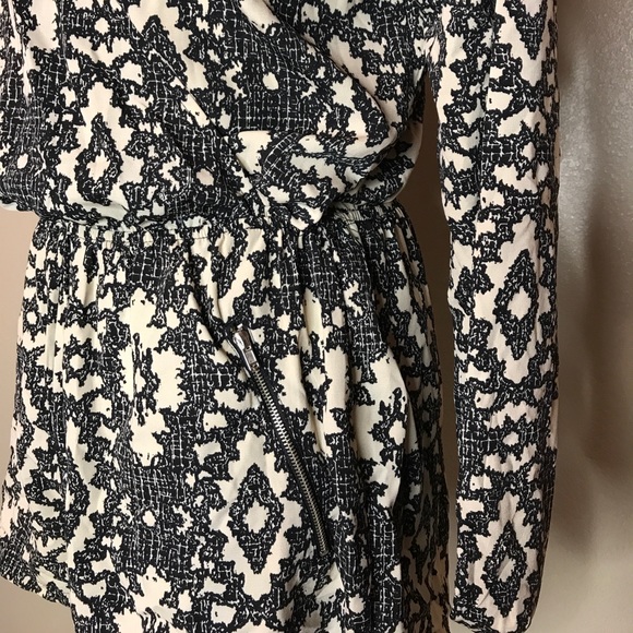 ONE CLOTHING Spring Longsleeve Pocket Romper XS - Picture 2 of 8